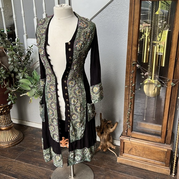 Field Day & Friends dress Bohemian Black and Green Long coat embroidered dress - Picture 2 of 10